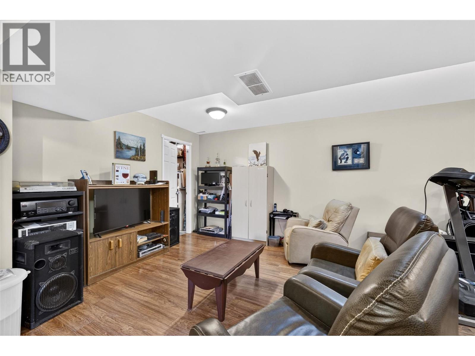 341 2 Street SE - 27