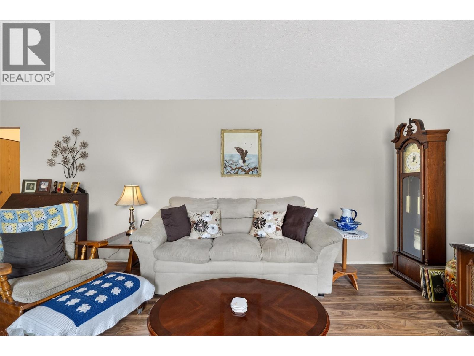 341 2 Street SE - 8