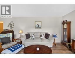 Bedroom - 341 2 Street Se, Salmon Arm, BC V1E4H3 Photo 8