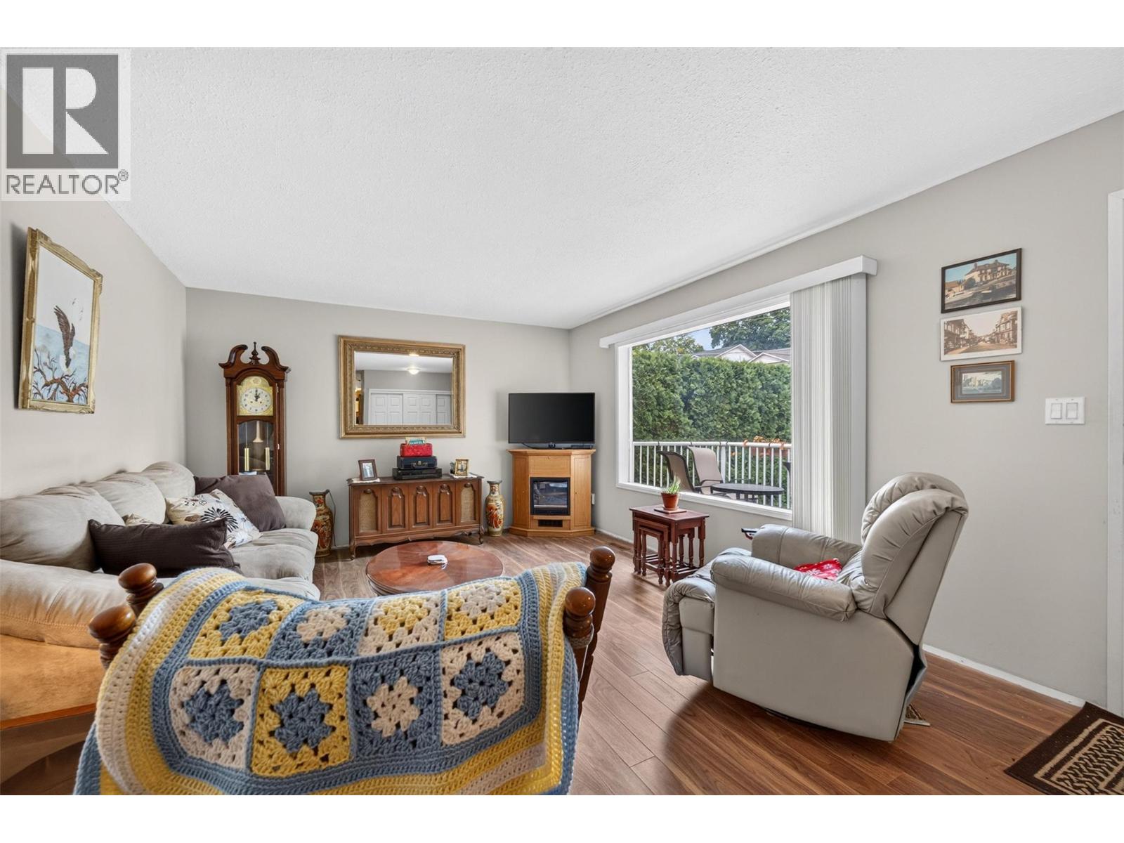 341 2 Street SE - 5