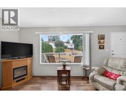 Living room - 341 2 Street Se, Salmon Arm, BC V1E4H3 Photo 10