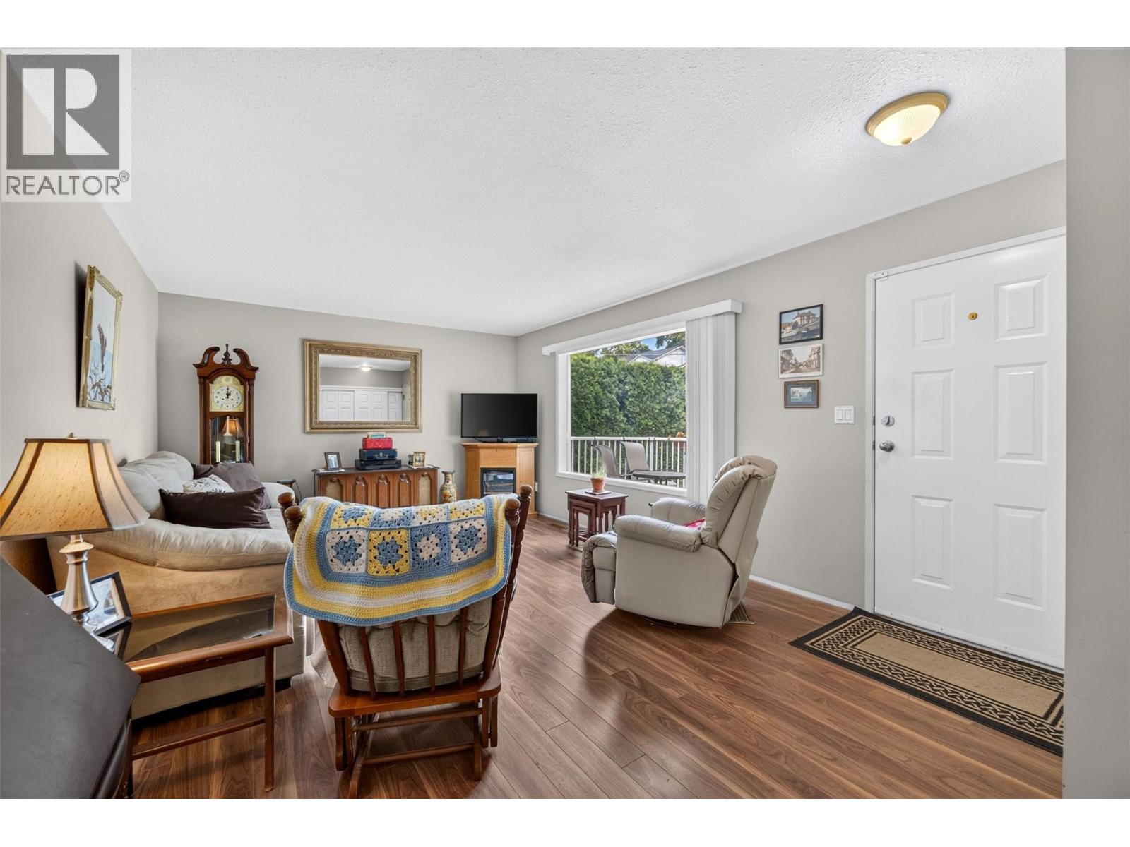 341 2 Street SE - 6