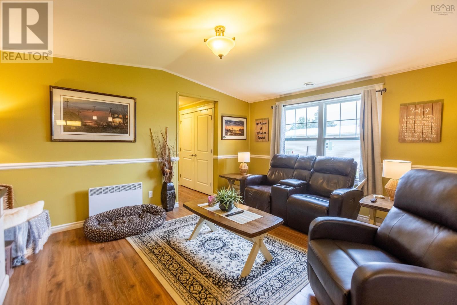 8 Lorne Crescent - 11