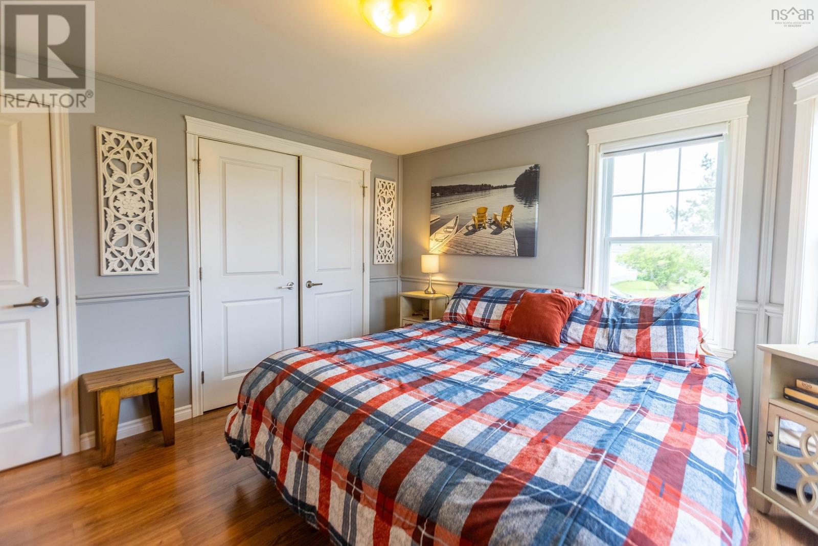 8 Lorne Crescent - 12