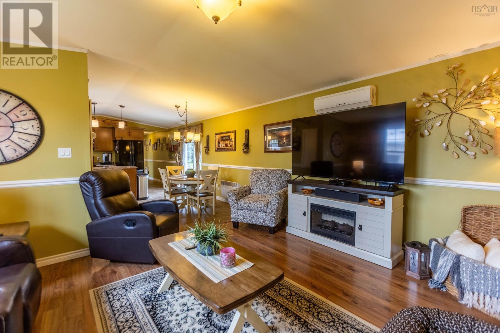 8 Lorne Crescent - 19