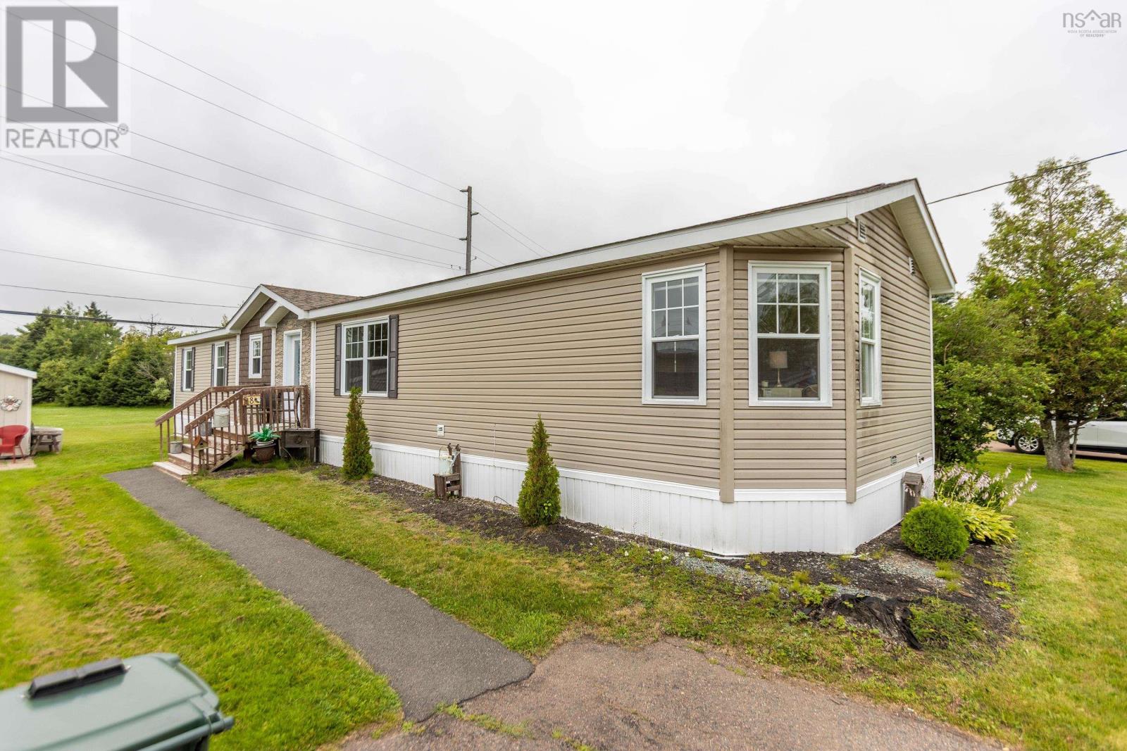 8 Lorne Crescent, Amherst — photo 2