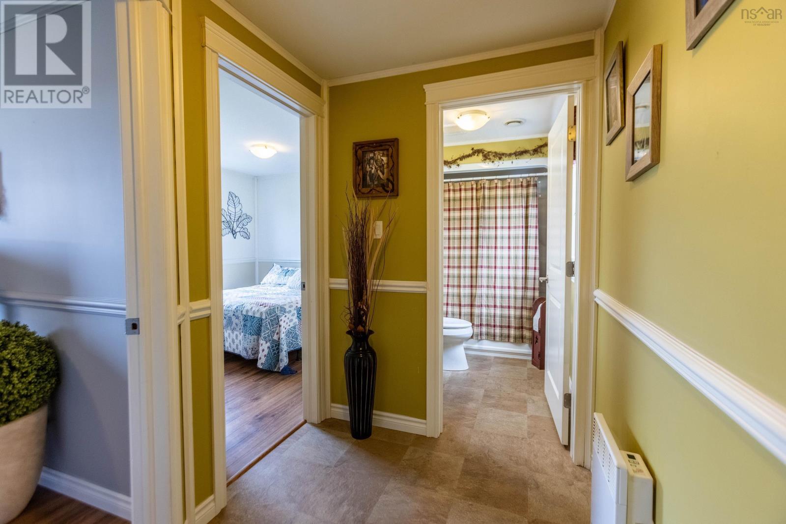8 Lorne Crescent - 27
