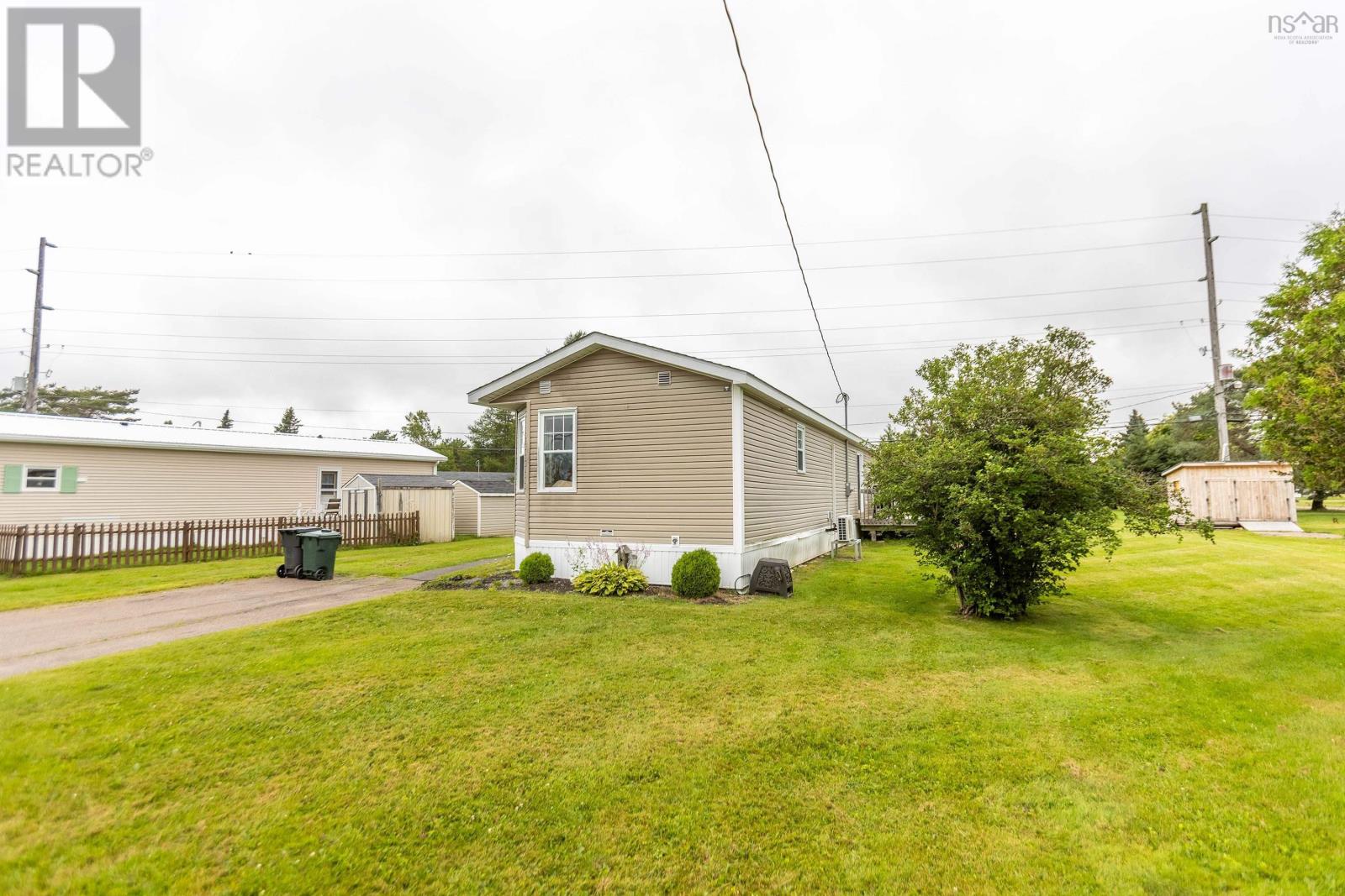 8 Lorne Crescent, Amherst — photo 3