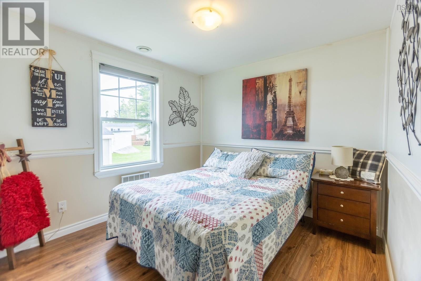 8 Lorne Crescent - 30