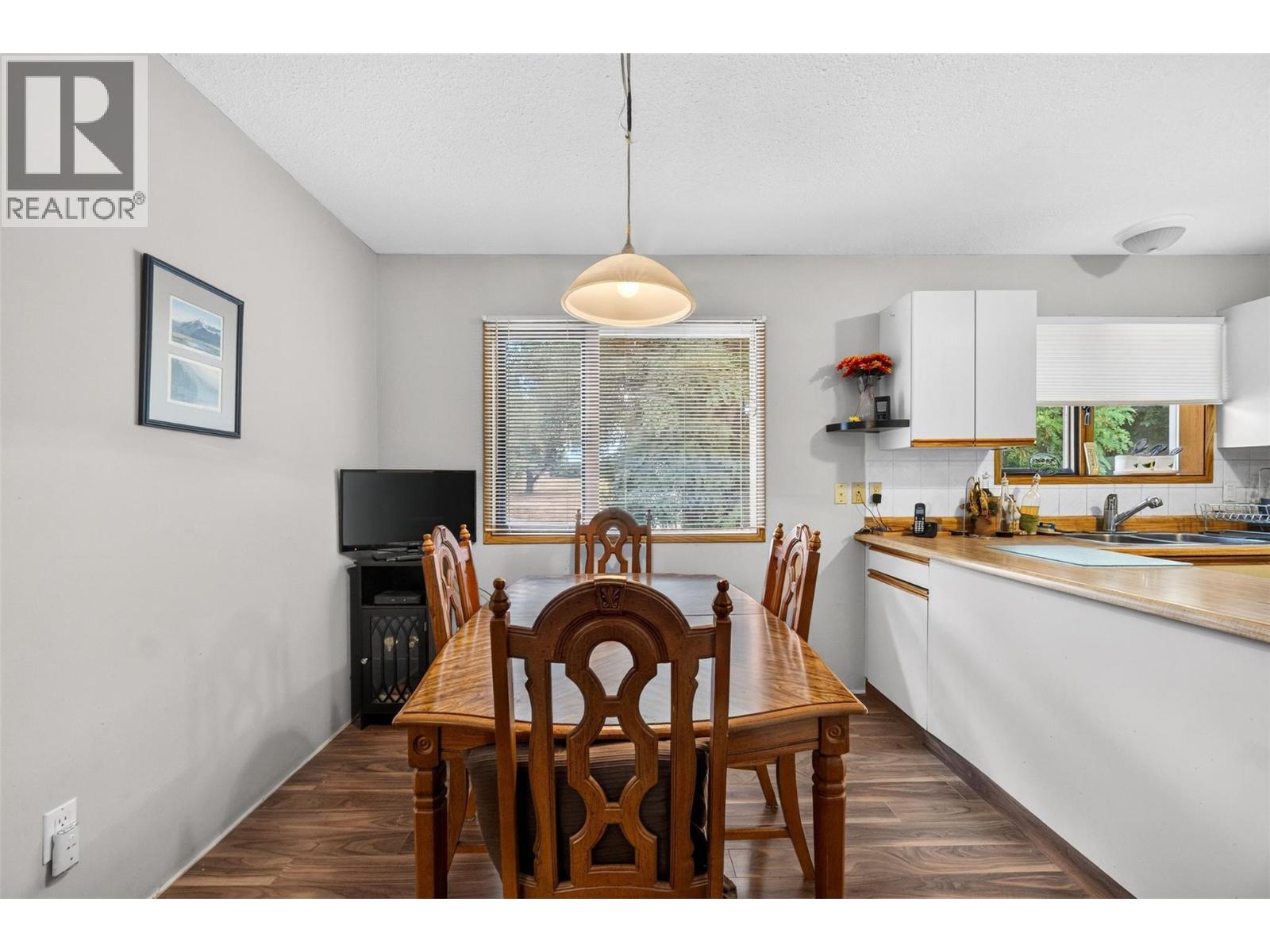 341 2 Street SE - 12