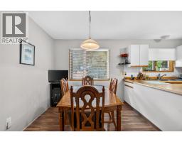 Kitchen - 341 2 Street Se, Salmon Arm, BC V1E4H3 Photo 12