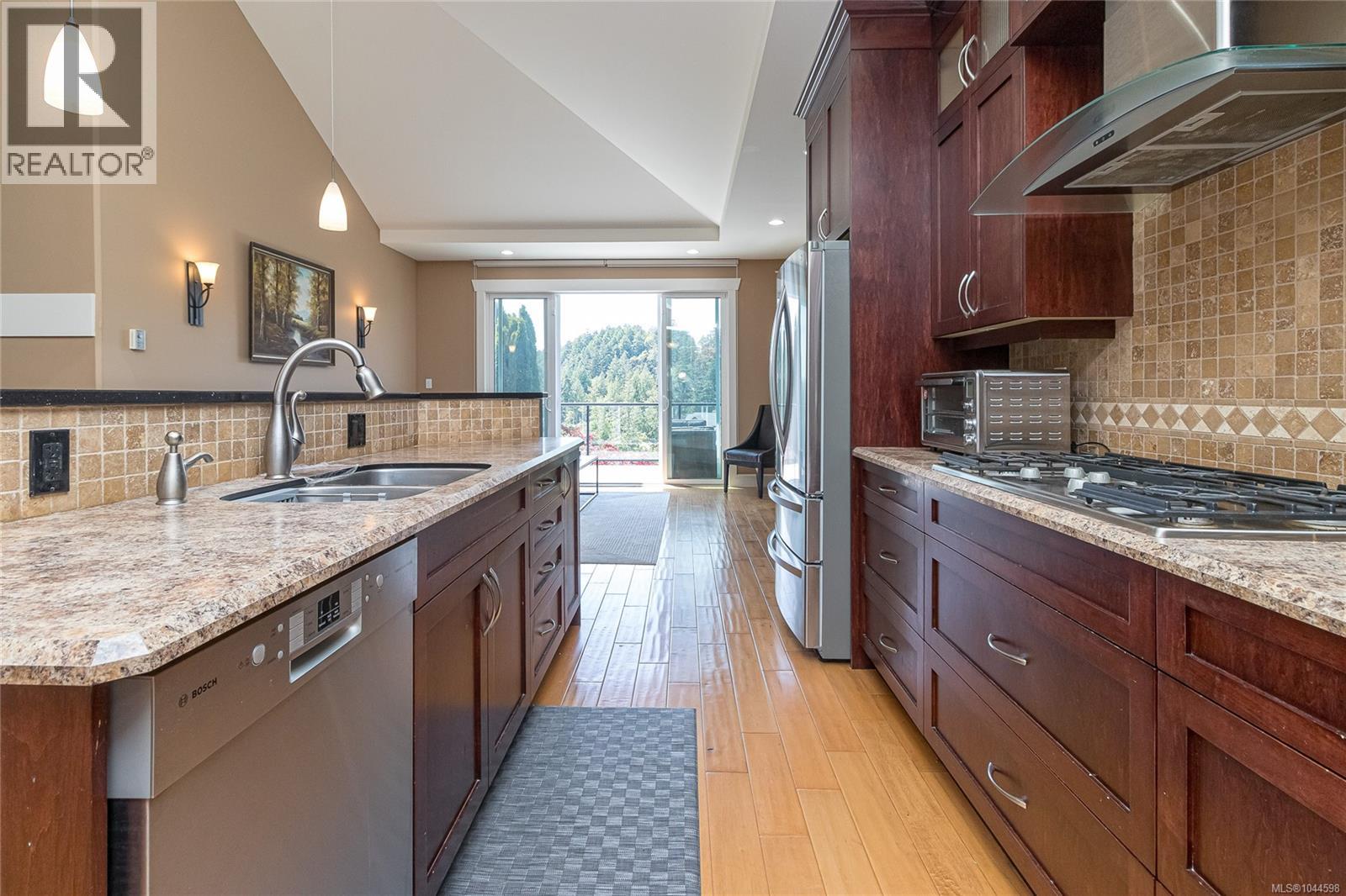 3438 Mary Anne Cres - 12