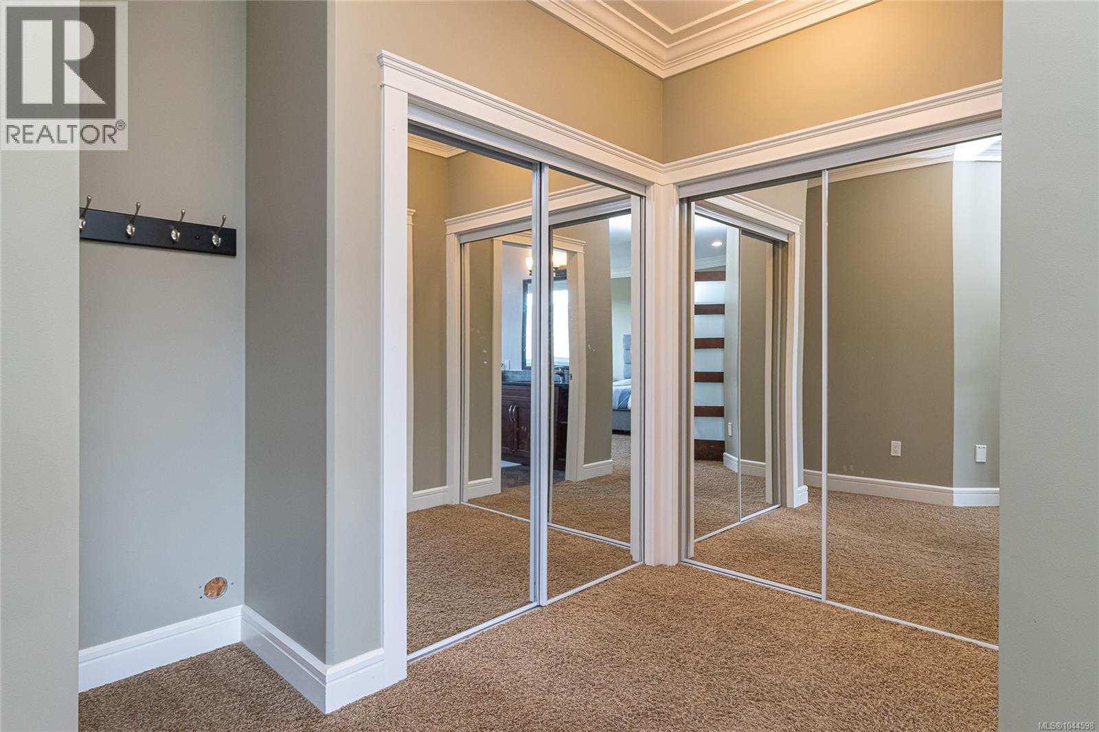 3438 Mary Anne Cres - 17
