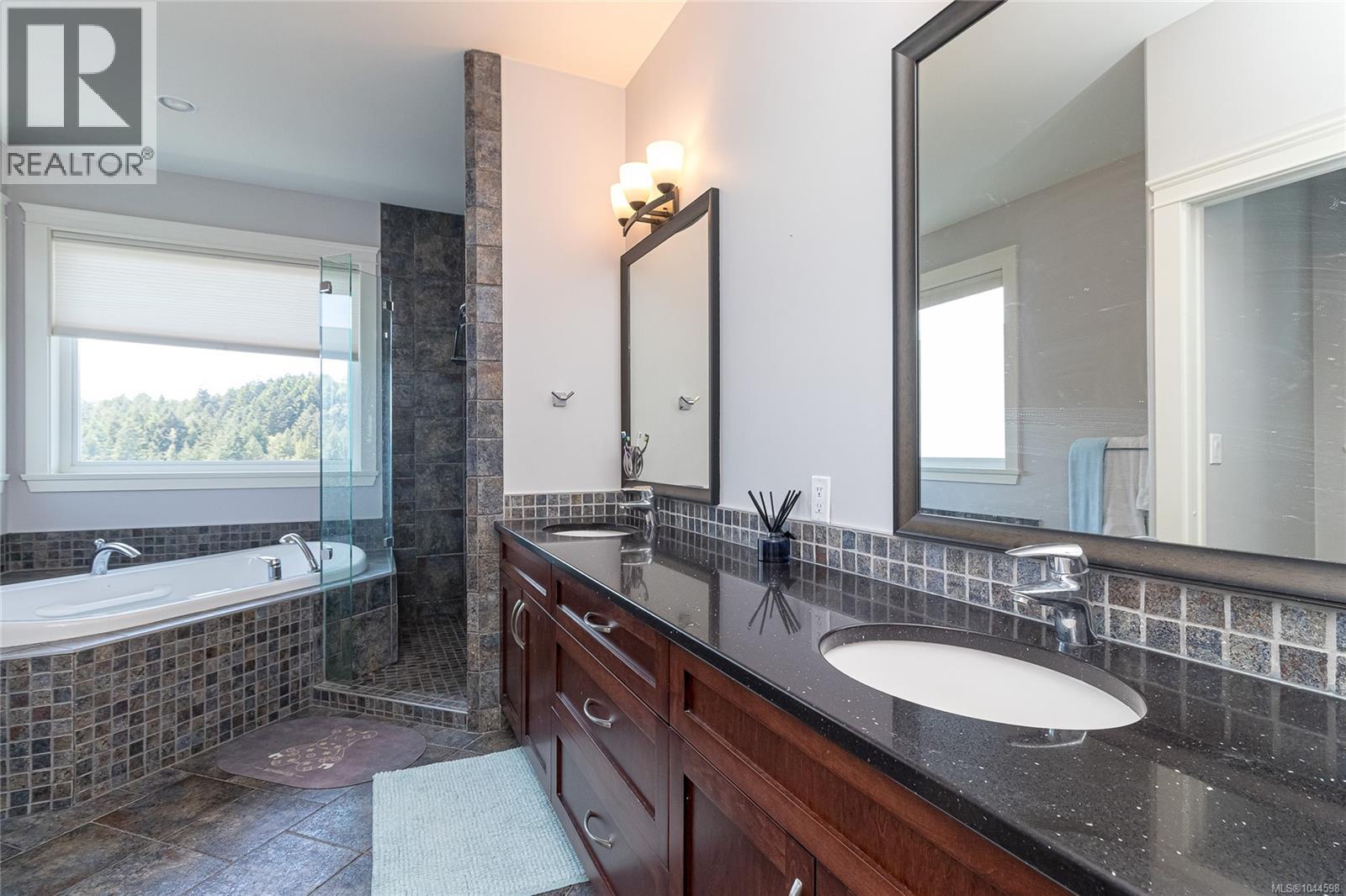 3438 Mary Anne Cres - 18