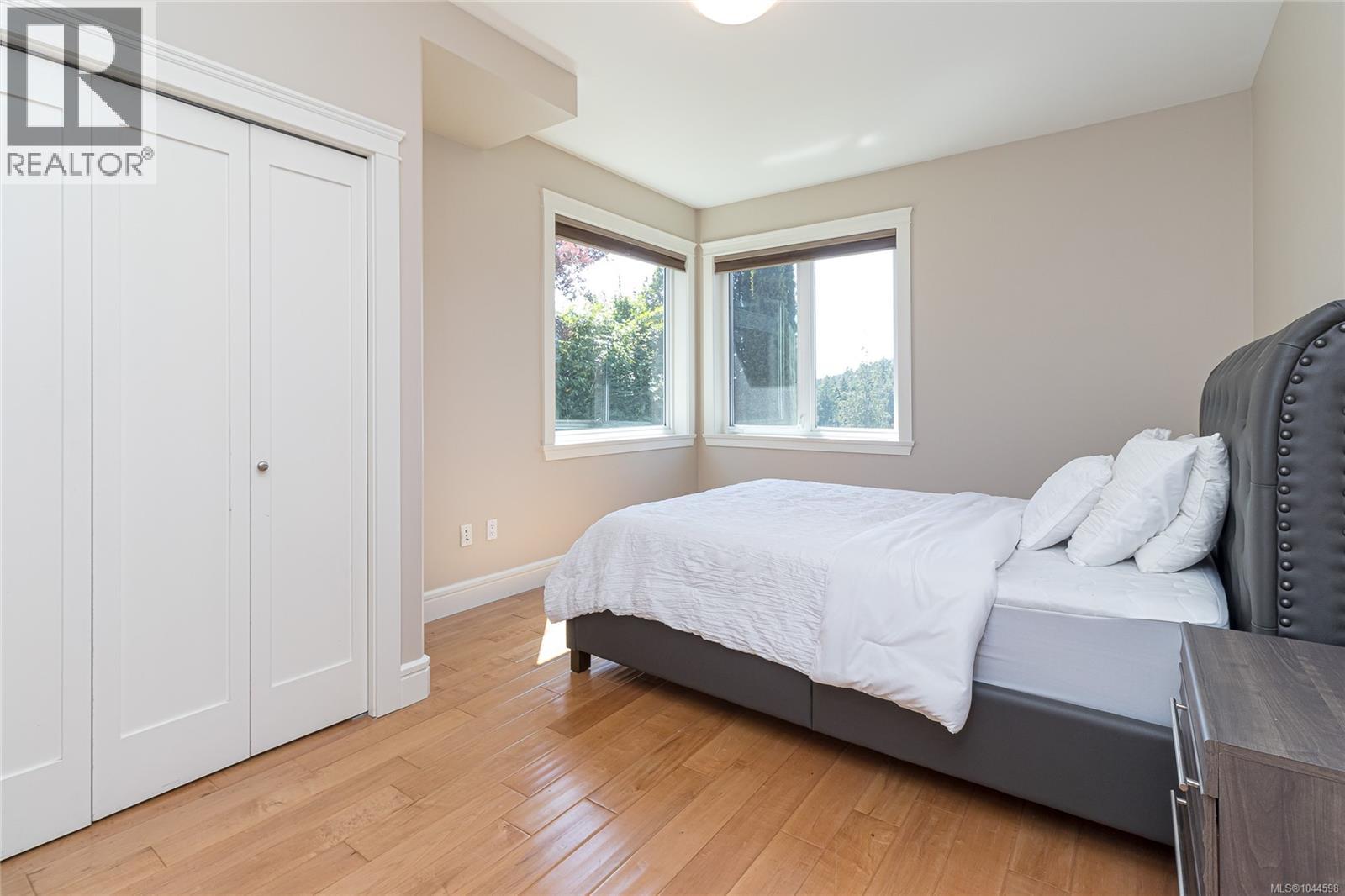 3438 Mary Anne Cres - 20