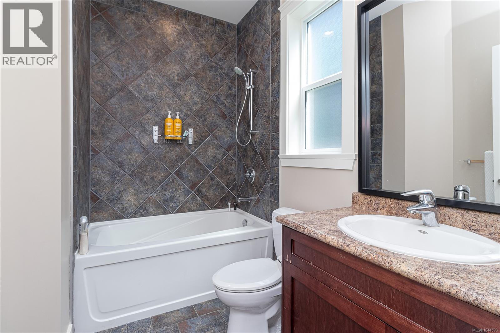 3438 Mary Anne Cres - 21