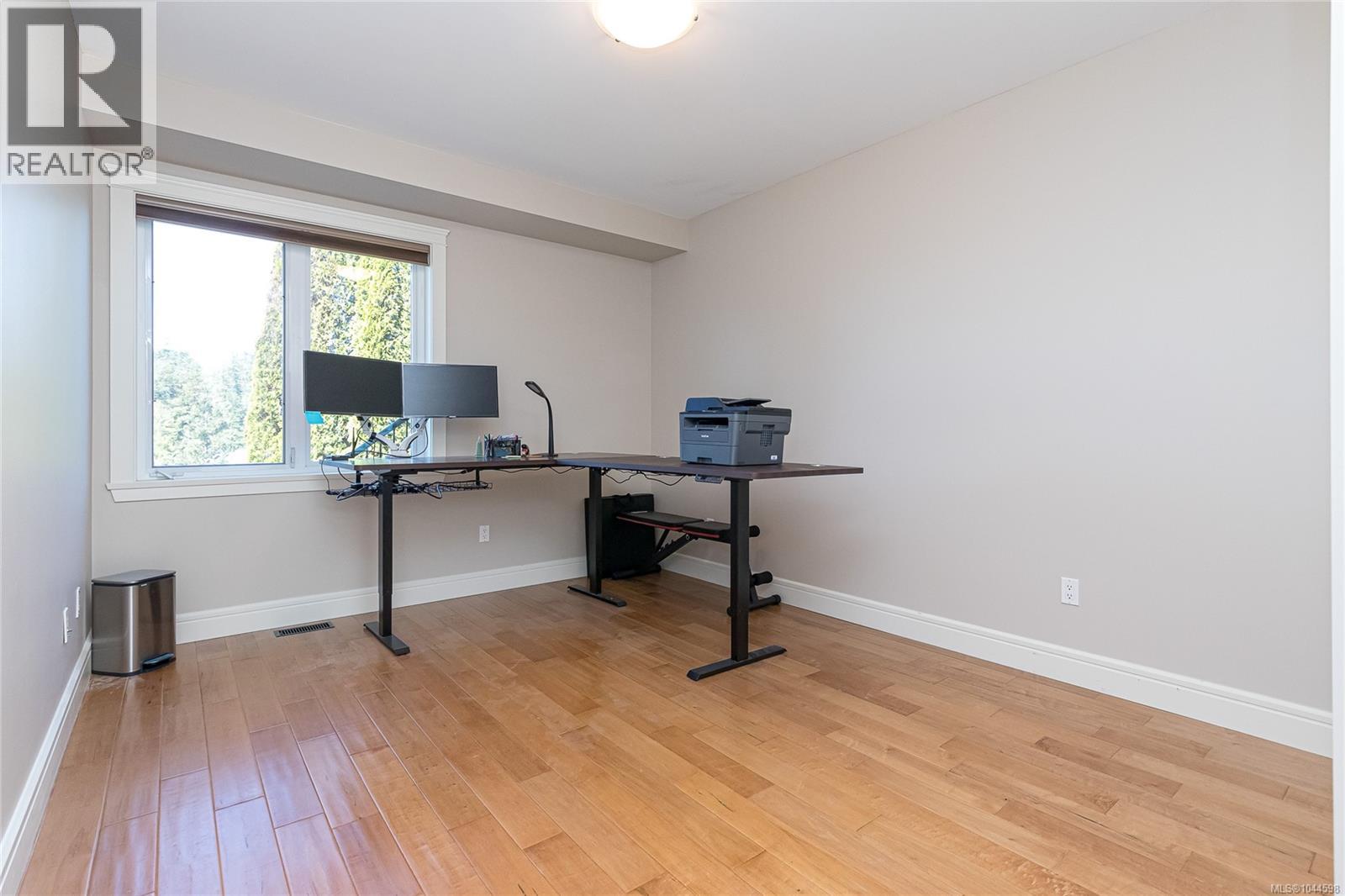 3438 Mary Anne Cres - 22