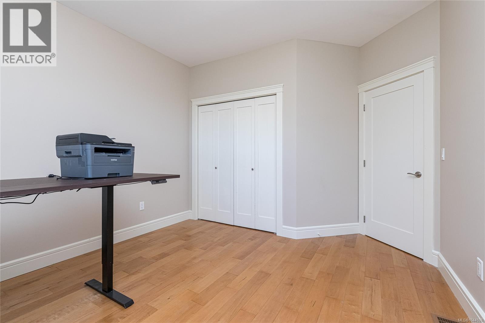 3438 Mary Anne Cres - 23