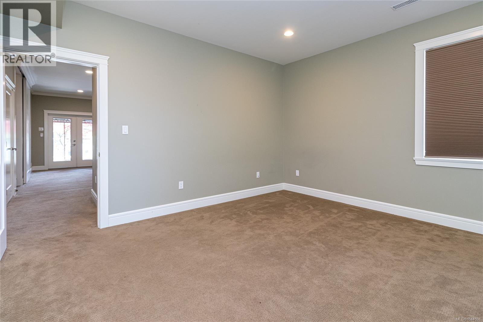 3438 Mary Anne Cres - 24