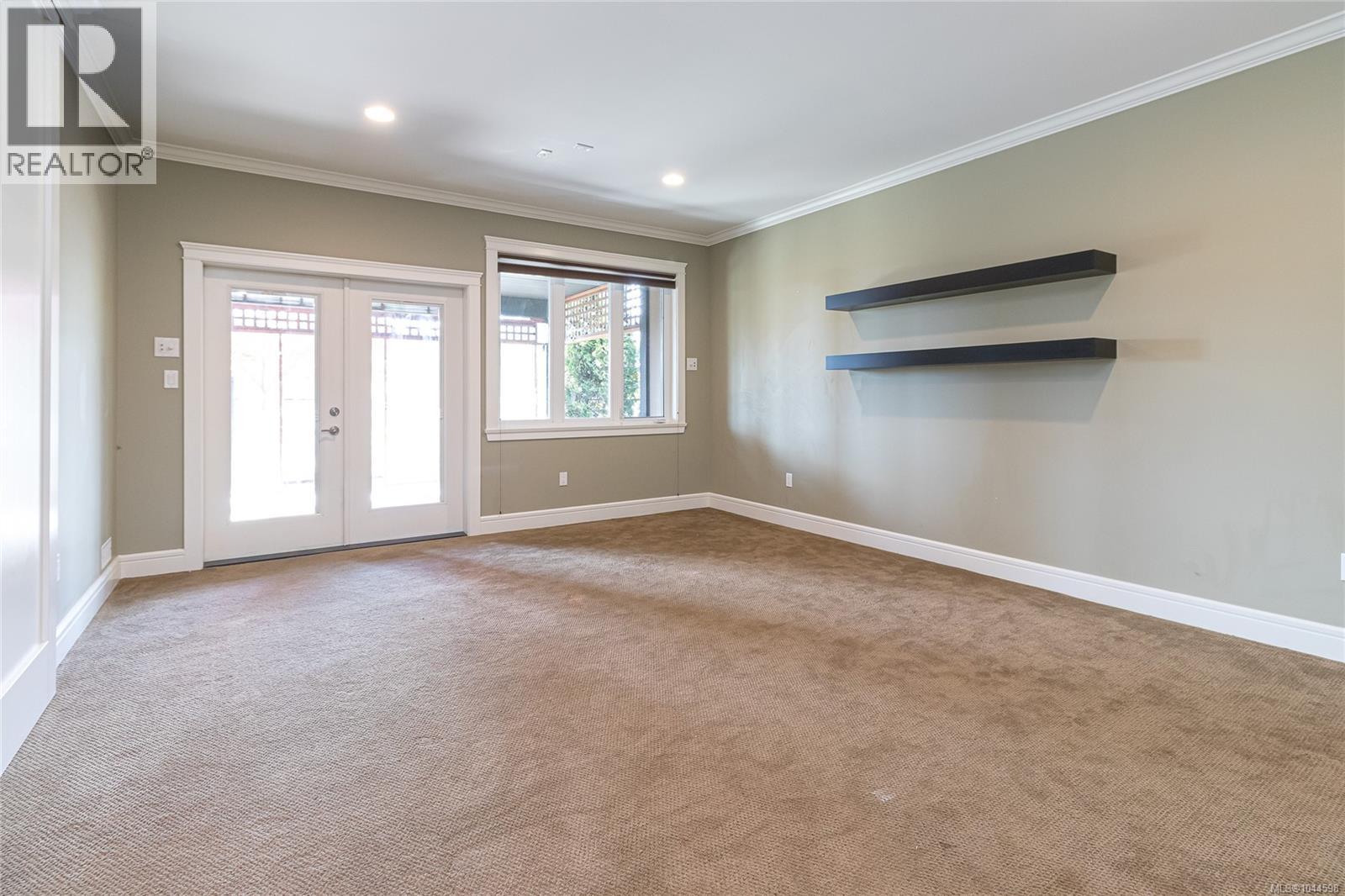 3438 Mary Anne Cres - 26