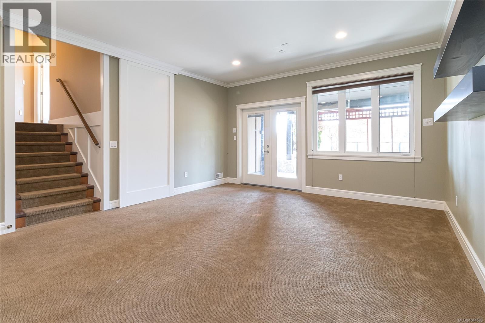 3438 Mary Anne Cres - 27