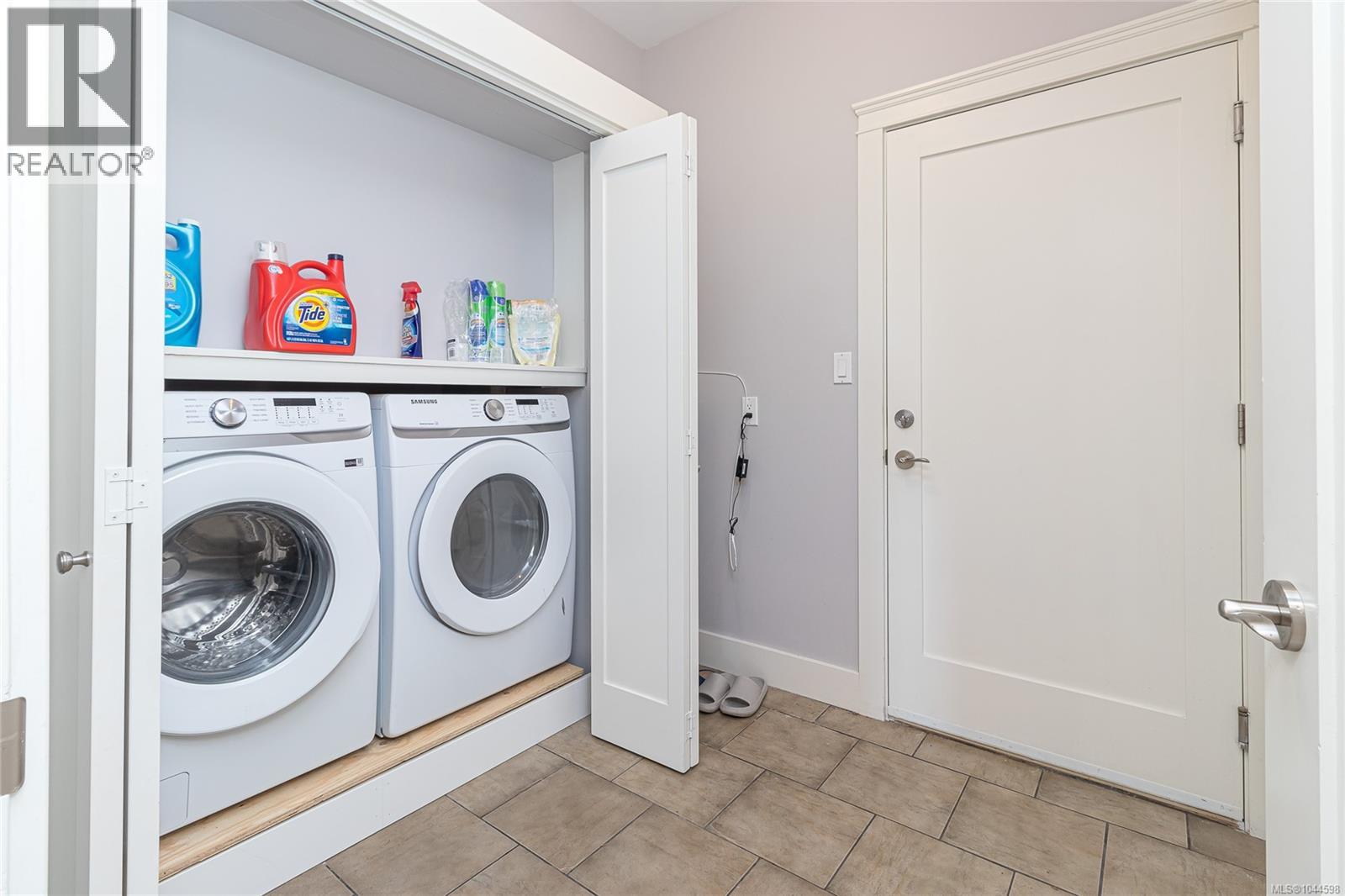 3438 Mary Anne Cres - 28
