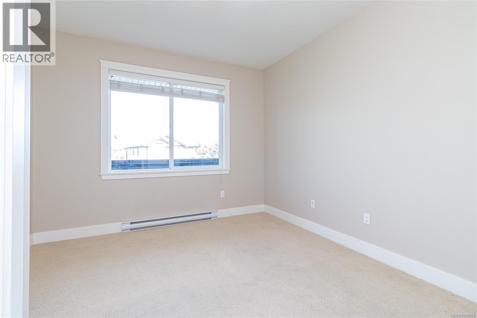 3438 Mary Anne Cres - 35