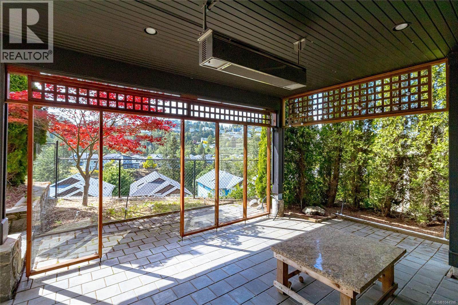 3438 Mary Anne Cres - 46