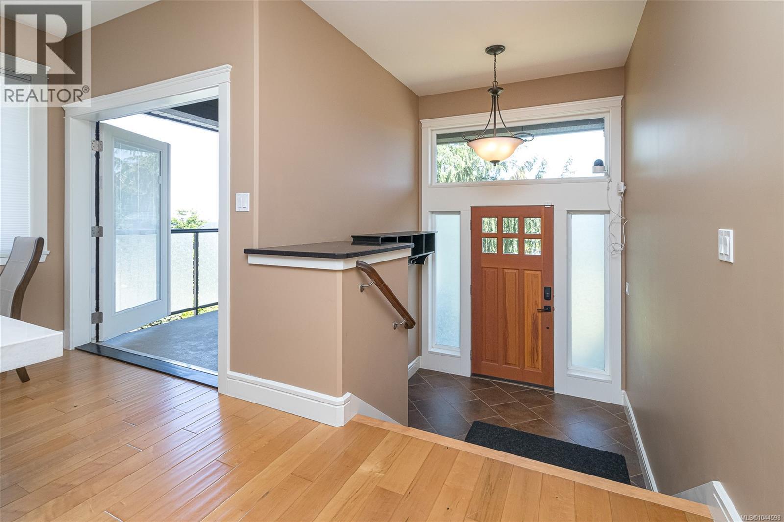 3438 Mary Anne Cres - 6