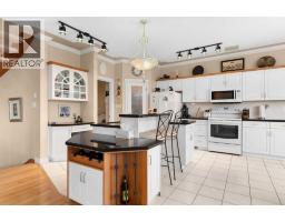 Living room - 22 Turner Crescent Se, Medicine Hat, AB T1B4K9 Photo 10