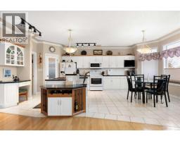 Kitchen - 22 Turner Crescent Se, Medicine Hat, AB T1B4K9 Photo 9