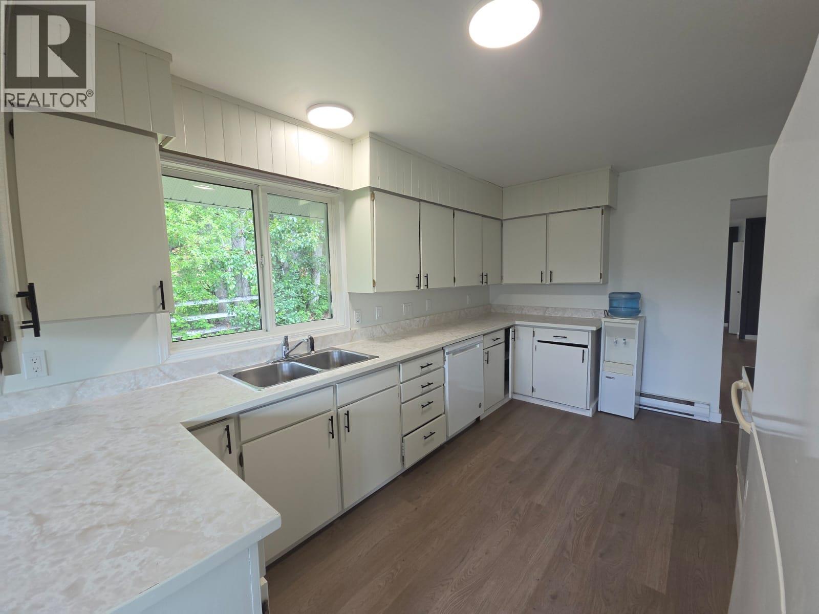 6640 Lakeshore Drive - Image 11