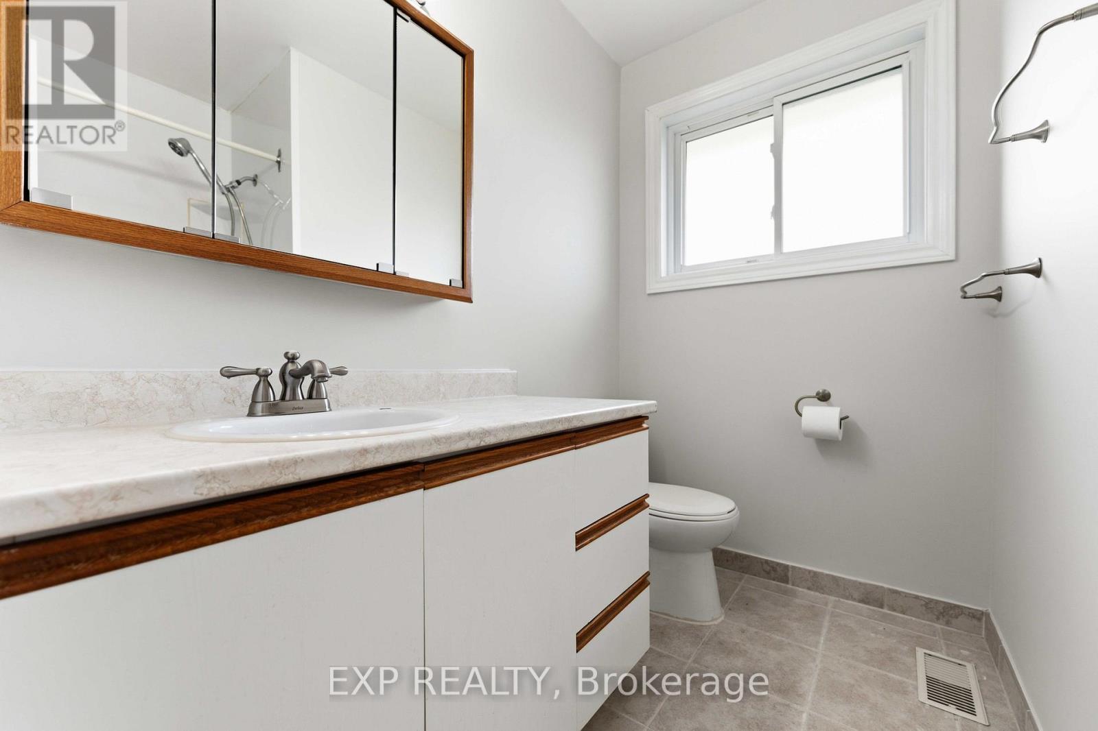 3 Bed, 2 Bath House for Sale in Ottawa – 2473 WALKLEY ROAD, Ottawa – MLS# X13618324 - Image 28