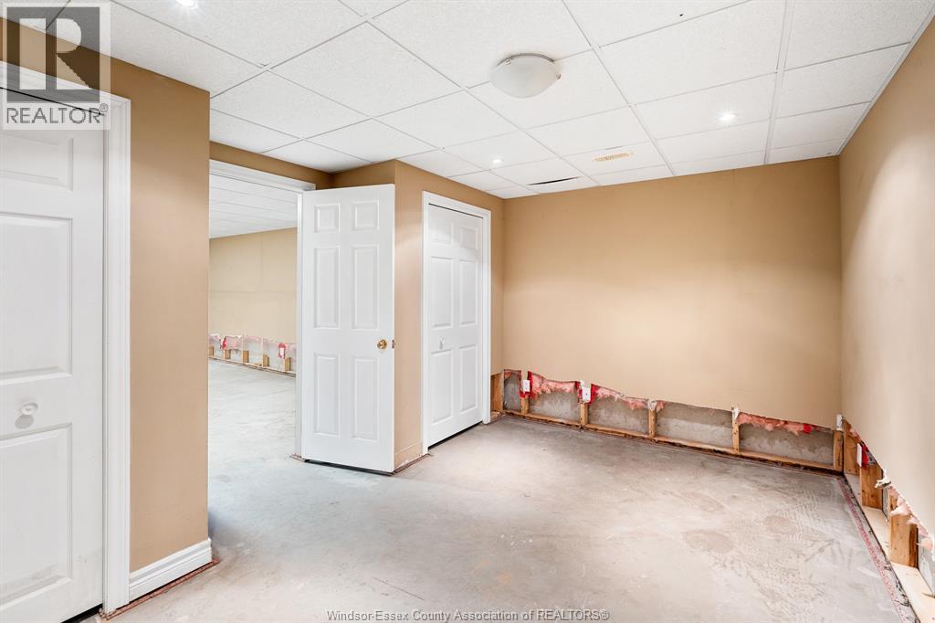 15 OAKGROVE LANE - 31