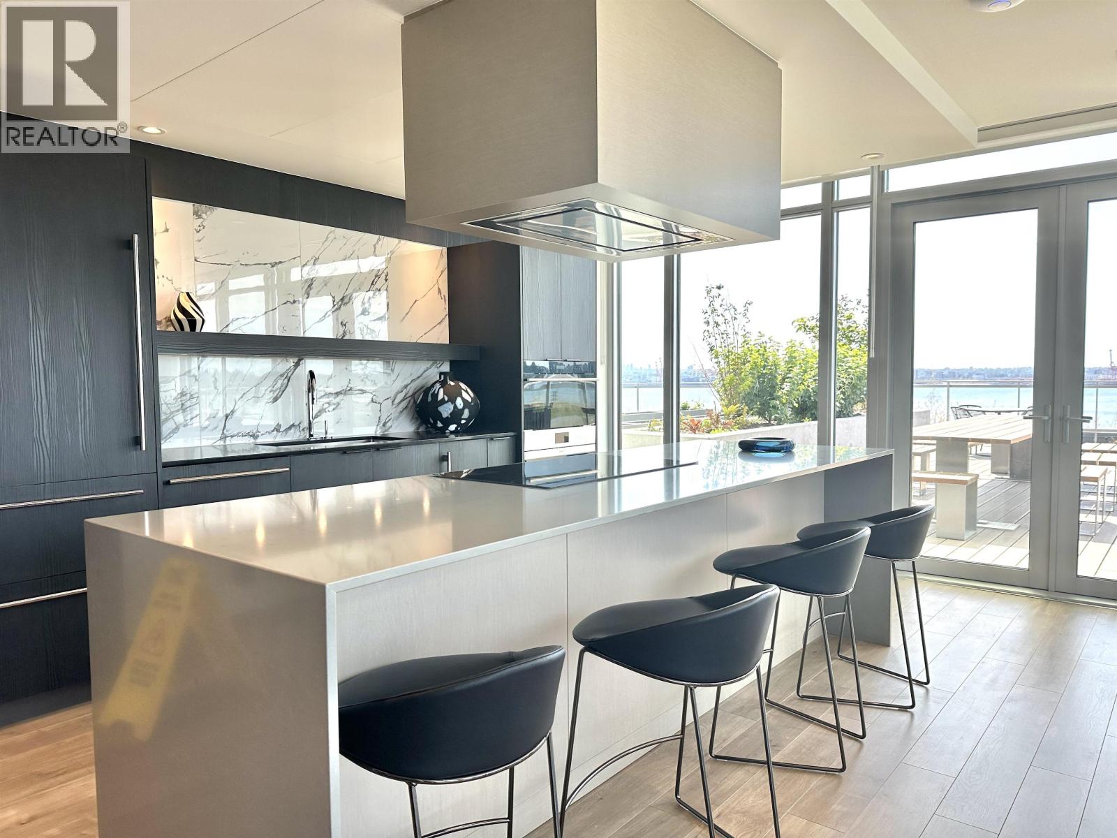 510 785 HARBOUR WAY, North Vancouver