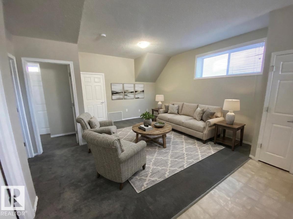 122 142 Selkirk PL - 2