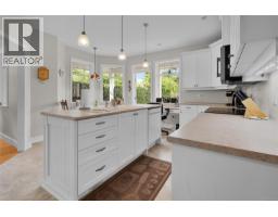 810 Reid Rd, French Creek, BC V9P2E6 Photo 19