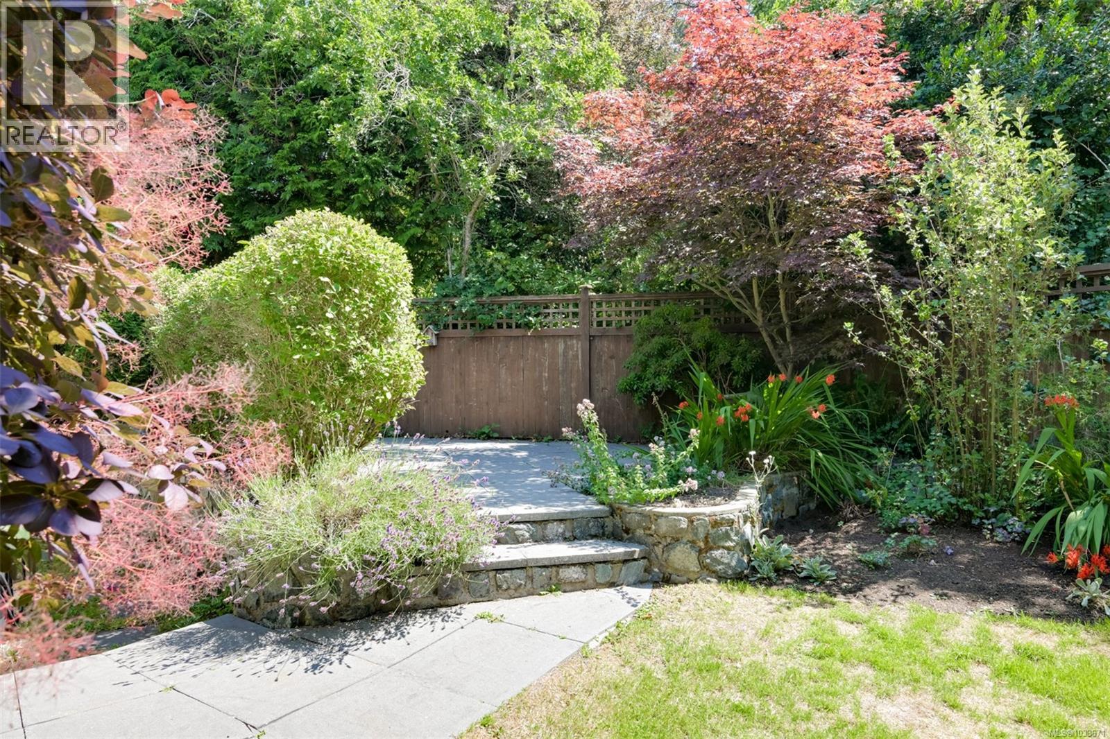 12 Briar Pl - 66
