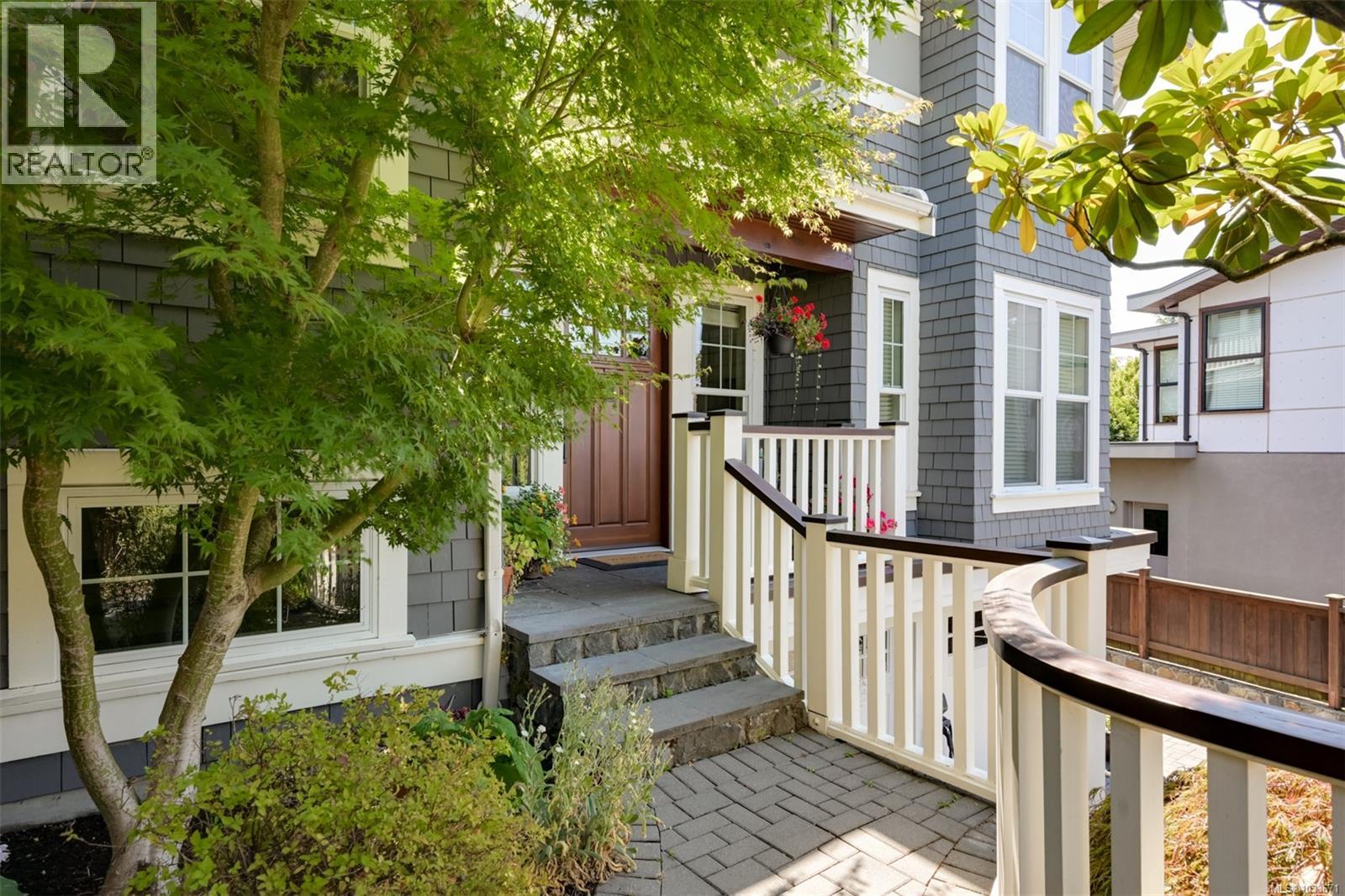 12 Briar Pl - 60