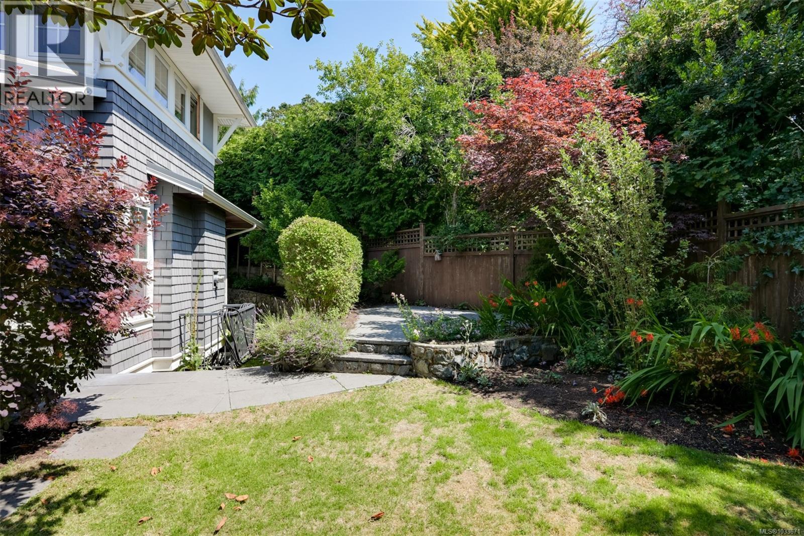 12 Briar Pl - 65