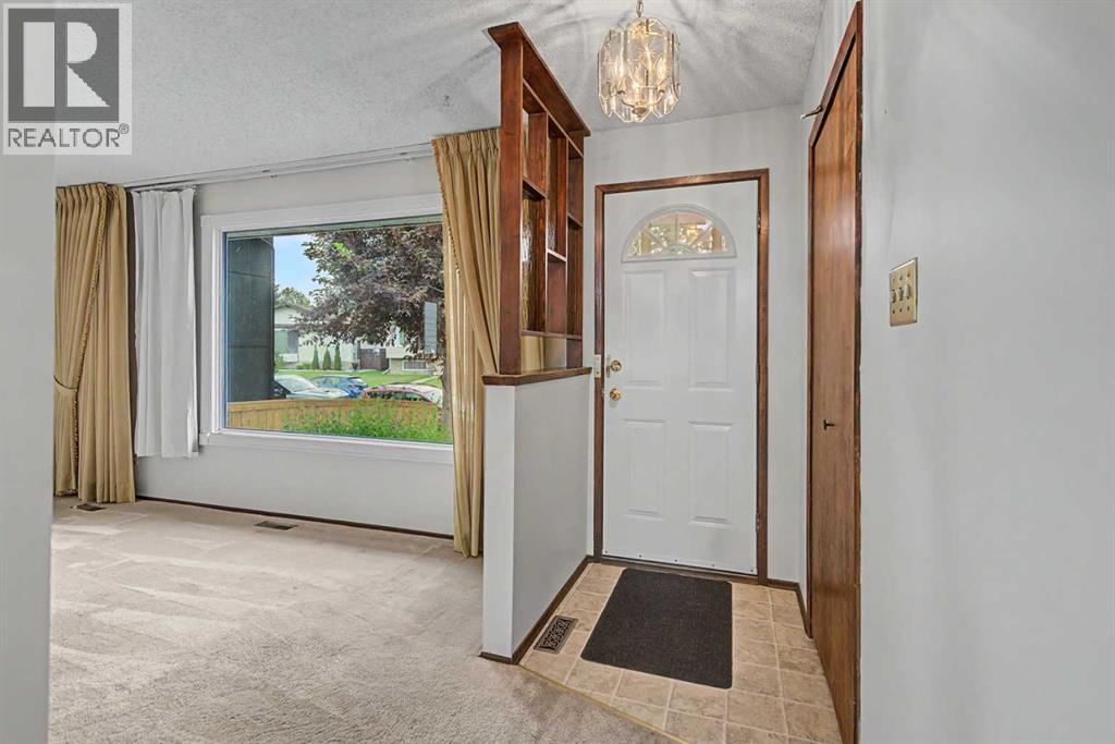 163 Lake Sylvan Close SE, Bonavista Downs, Calgary photo 3
