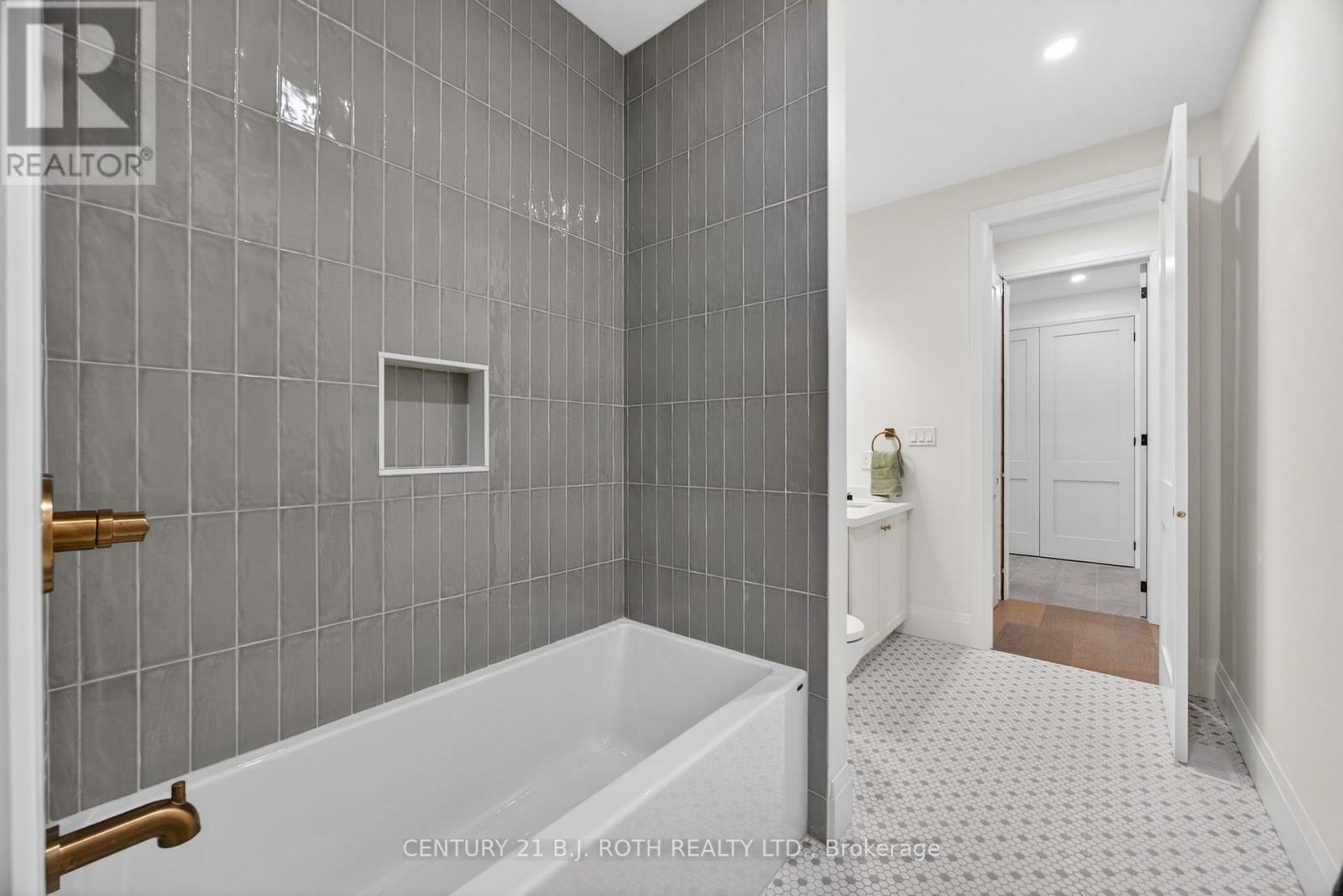 75 VANCOUVER STREET - 24