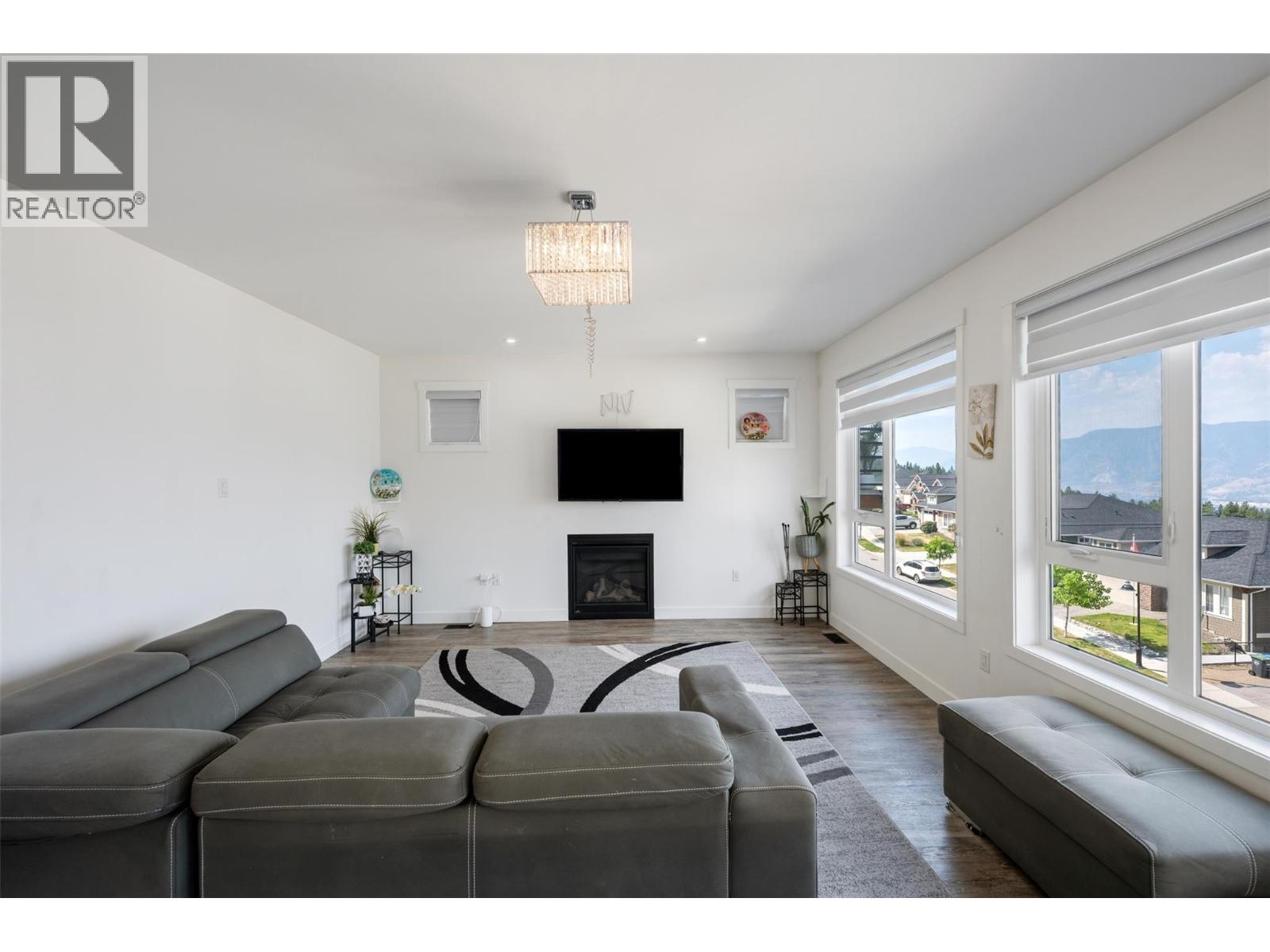 1076 SYER Road - 34