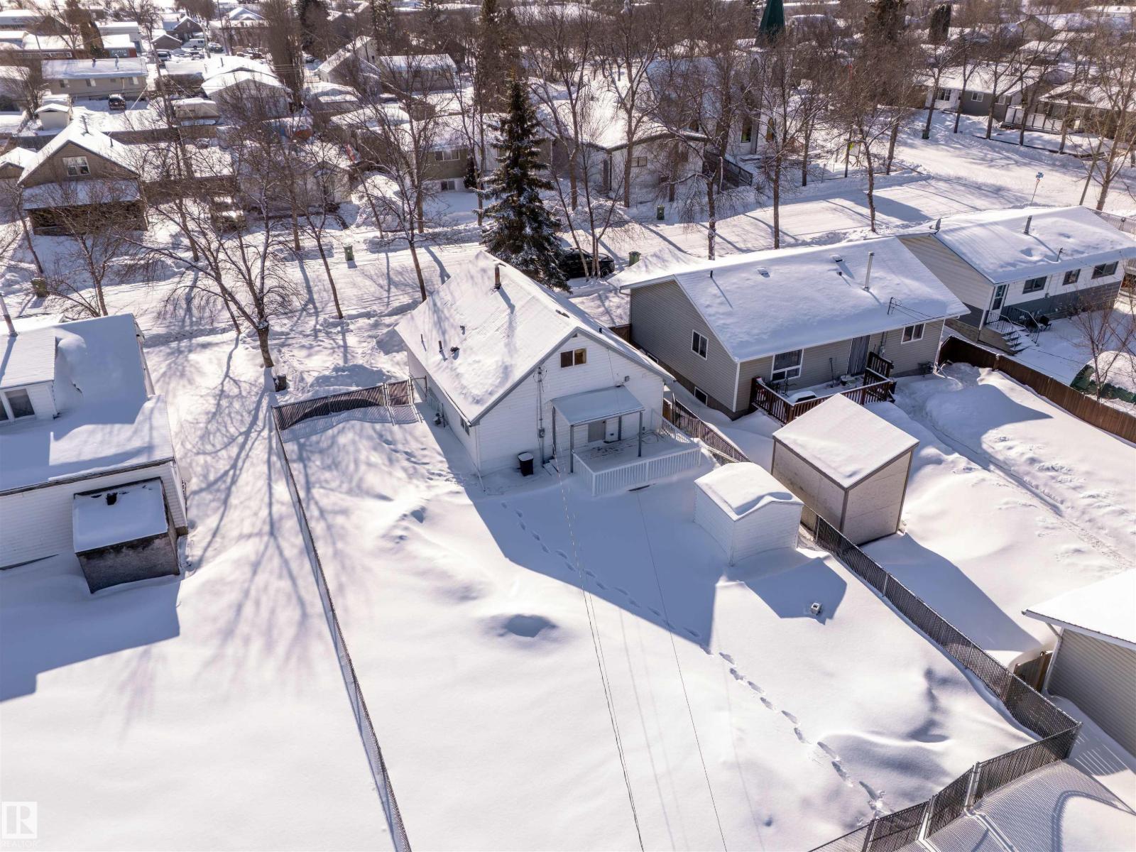 5107 52 Ave - 24