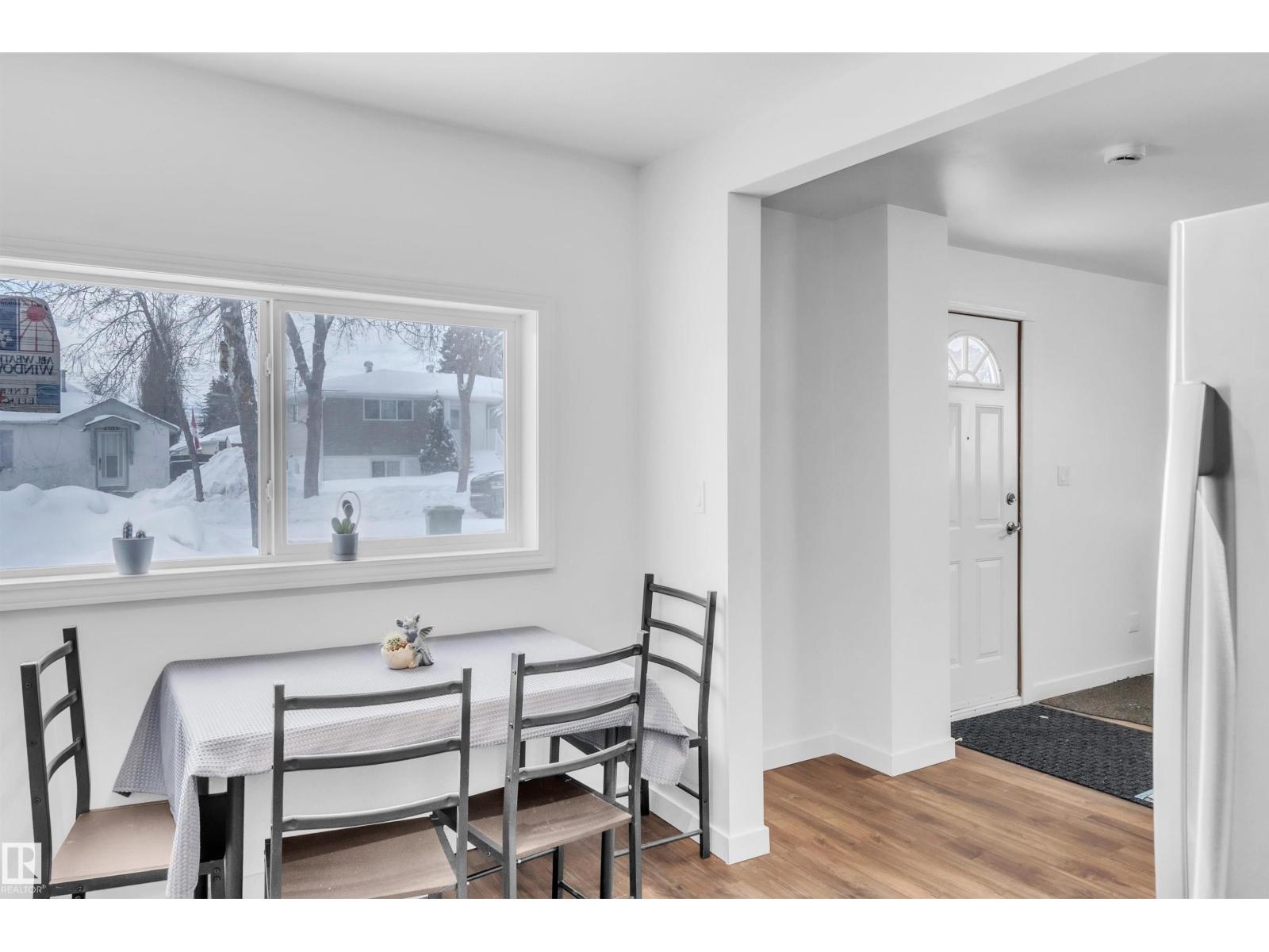 5107 52 Ave - 5