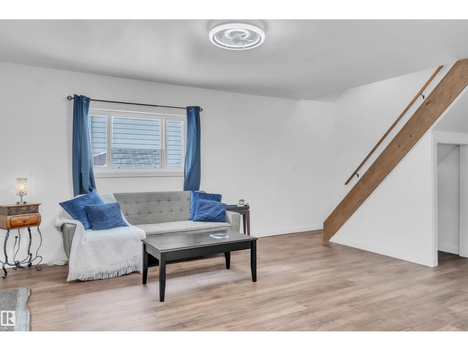 5107 52 Ave - 6