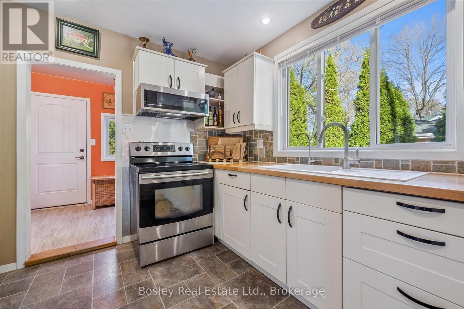 32 HOLLY TRAIL - 19