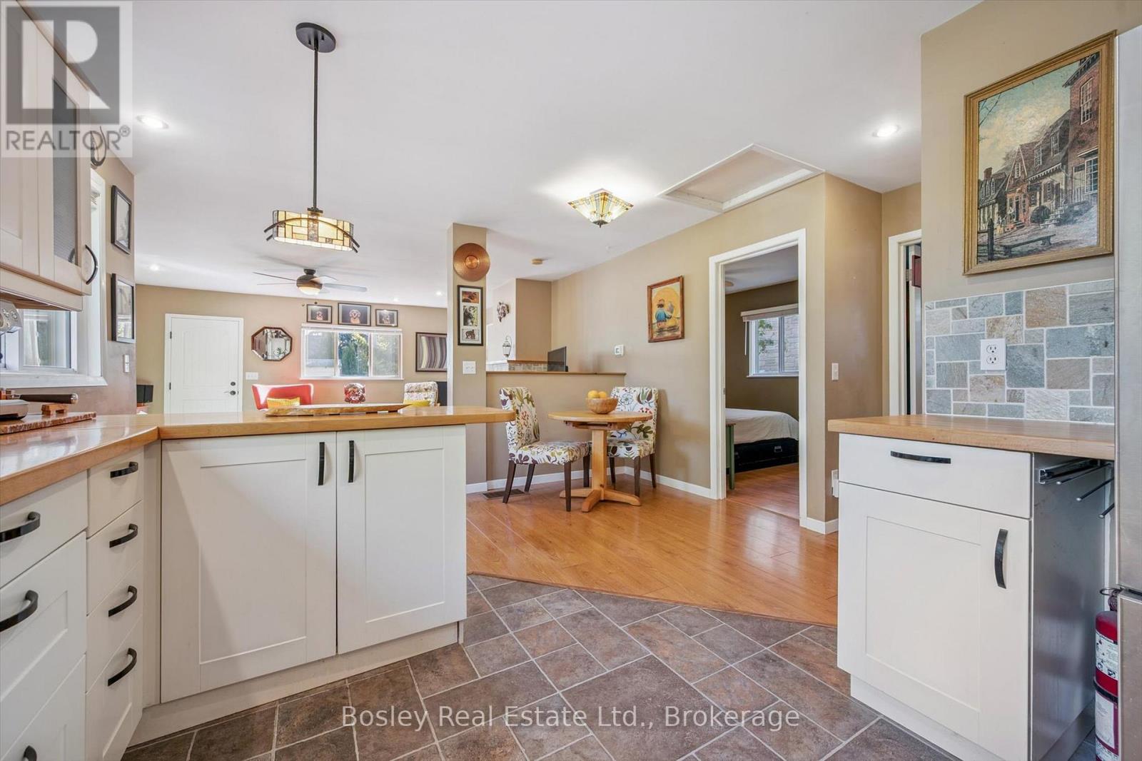 32 HOLLY TRAIL - 21