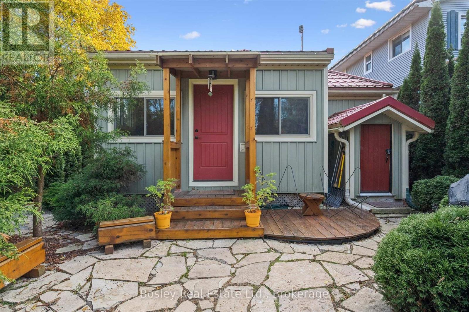 32 HOLLY TRAIL - 36