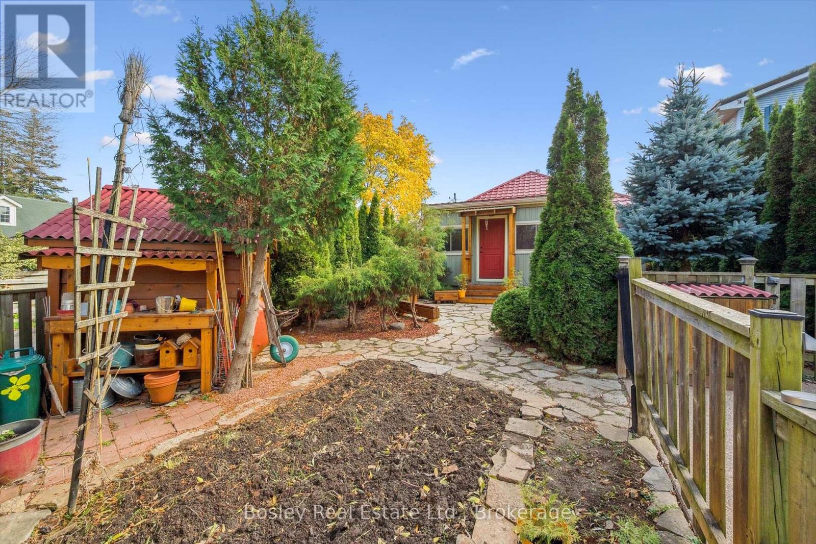 32 HOLLY TRAIL - 42